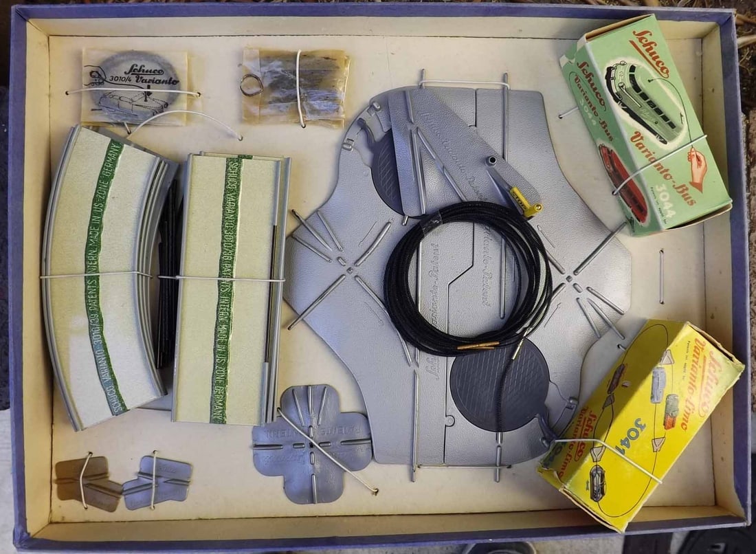 Schuco Varianto 3010X set (made in Germany), c10 in c8 box. (1 of 8)