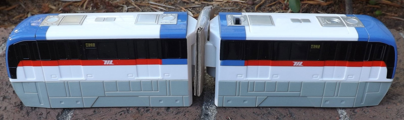 Tomi-Tomica Tokyo monorail 2-car blue, c10. - 4