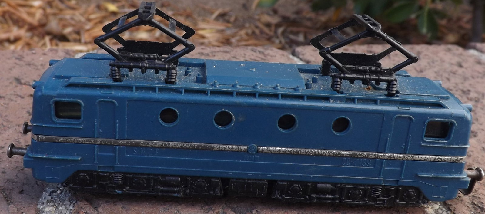 Made in Germany electric locomotive , fixed pantographs,TT scale , c10. - 3