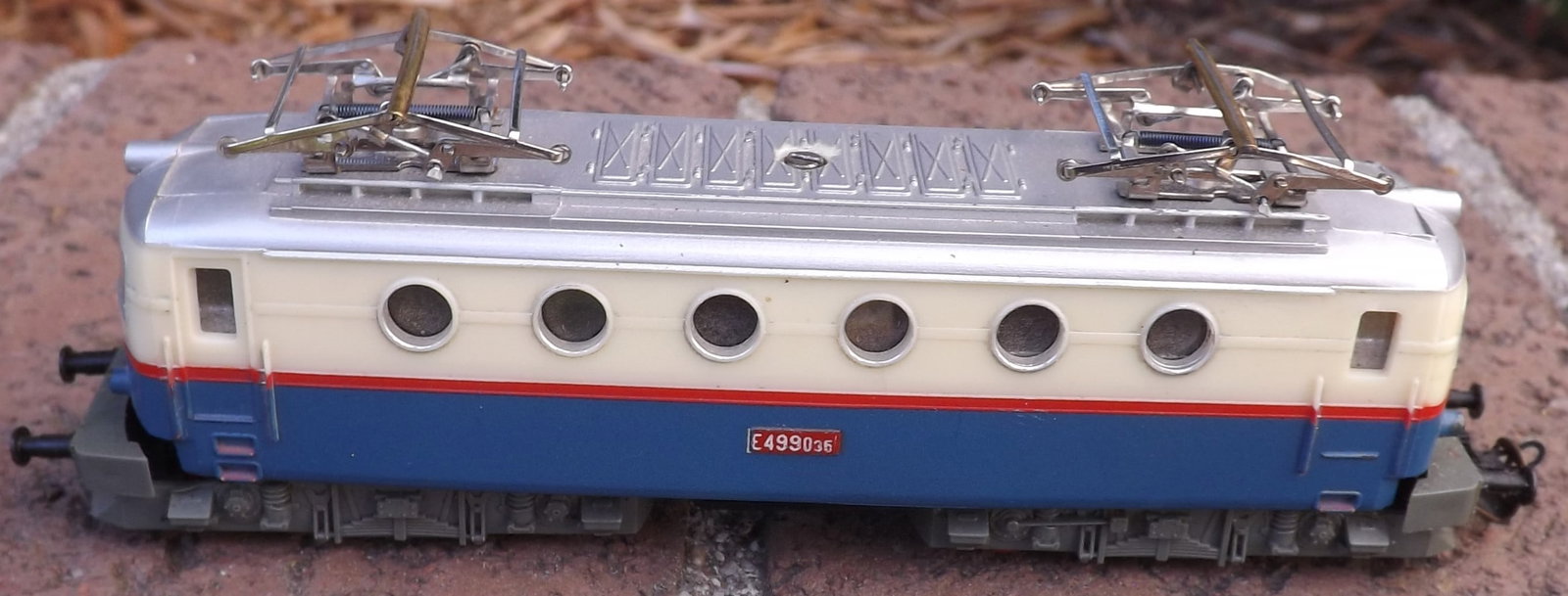 Made in Germany electric locomotive , raising pantographs,TT scale , c10. - 2