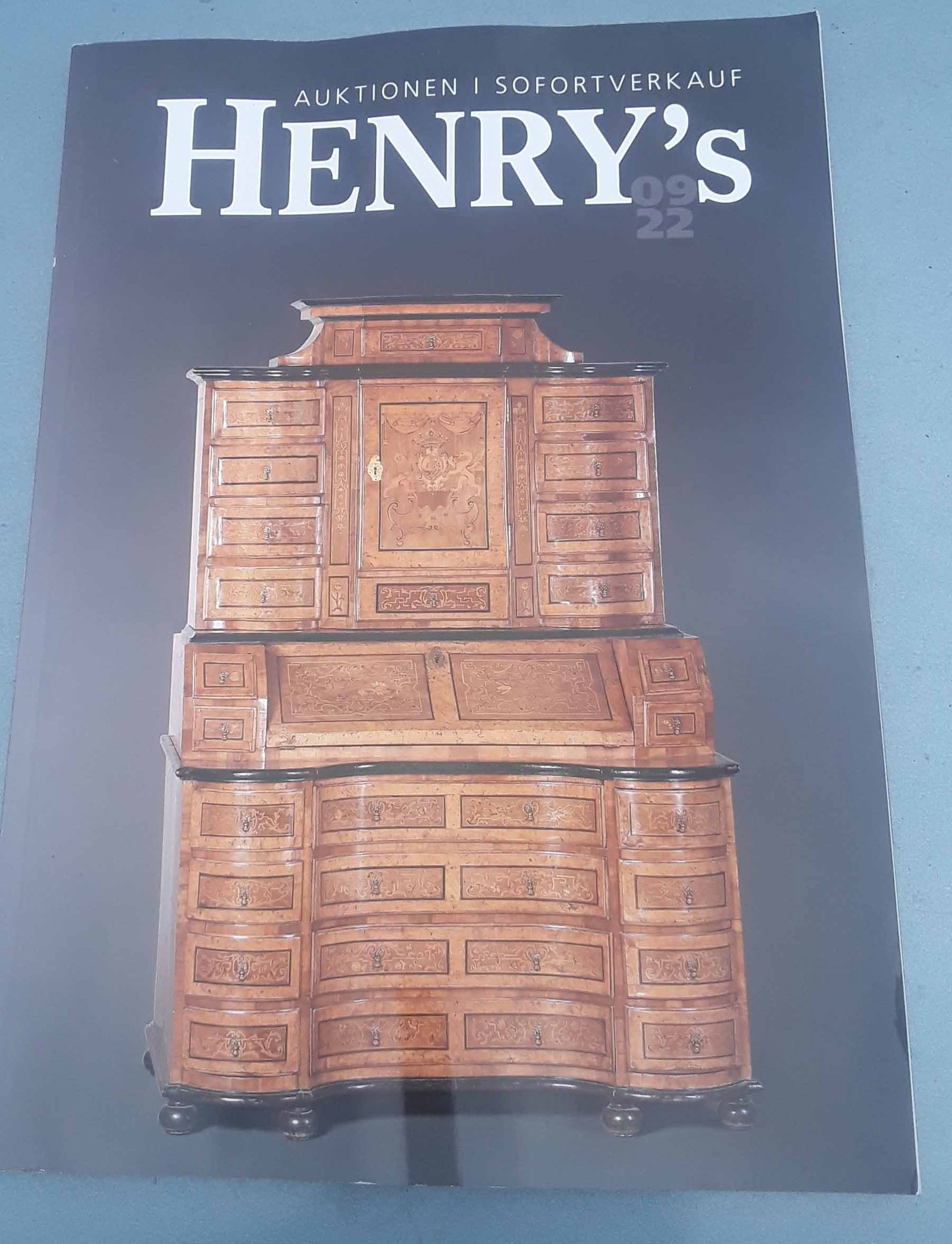 Watches auction catalog.: Watches auction catalog. Reserve: $10.00 Shipping: Domestic: Flat rate of $5.00 to anywhere within the contiguous U.S. International: Foreign shipping rates are determined by destination.