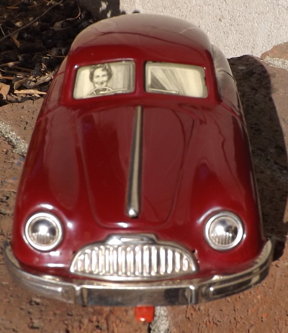 Gescha 559 Auto-Fox Porsche car (Made in Germany), crank driven, dog comes out the window when - 2