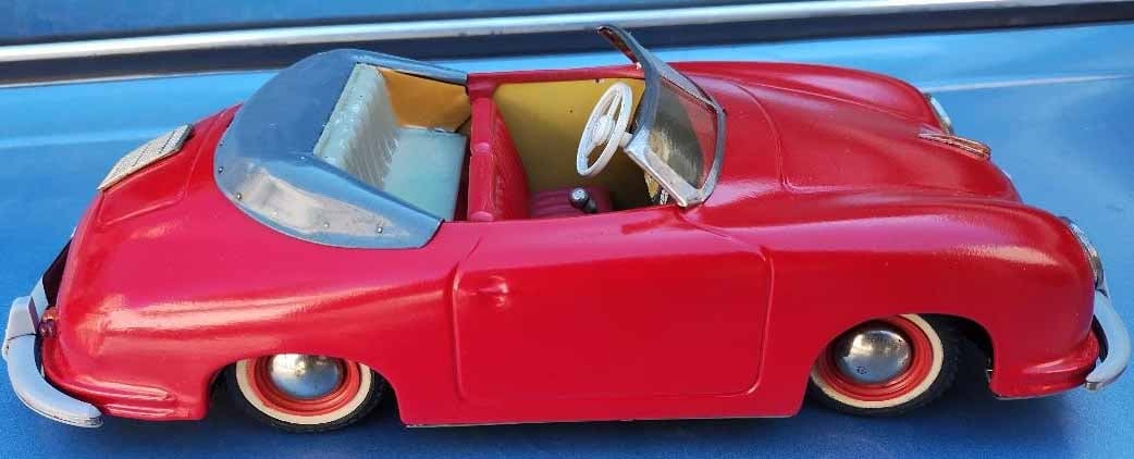 Distler Porsche car (Made in Belgium), battery driven, realistic manual transmission with two speeds - 2