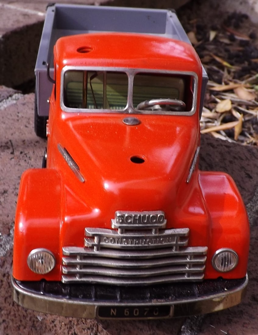 Schuco 6070 dump truck with transaxle-driven rising/lowering bed (Made in Germany),BO, ,c9 ,. - 2