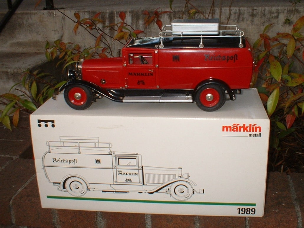 Marklin "Reichpost" postal truck 1989, with rare credit card, c10.: Marklin "Reichpost" postal truck 1989, with rare credit card, c10. Reserve: $636.00 Shipping: Domestic: Flat rate of $45.00 to anywhere within the contiguous U.S. International: Flate rate of $65.00