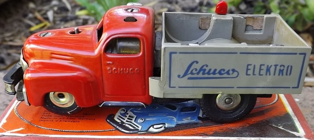 Schuco Varianto 3112 electric truck (Made in US Zone Germany), c10 in c10 original box, never played - 2
