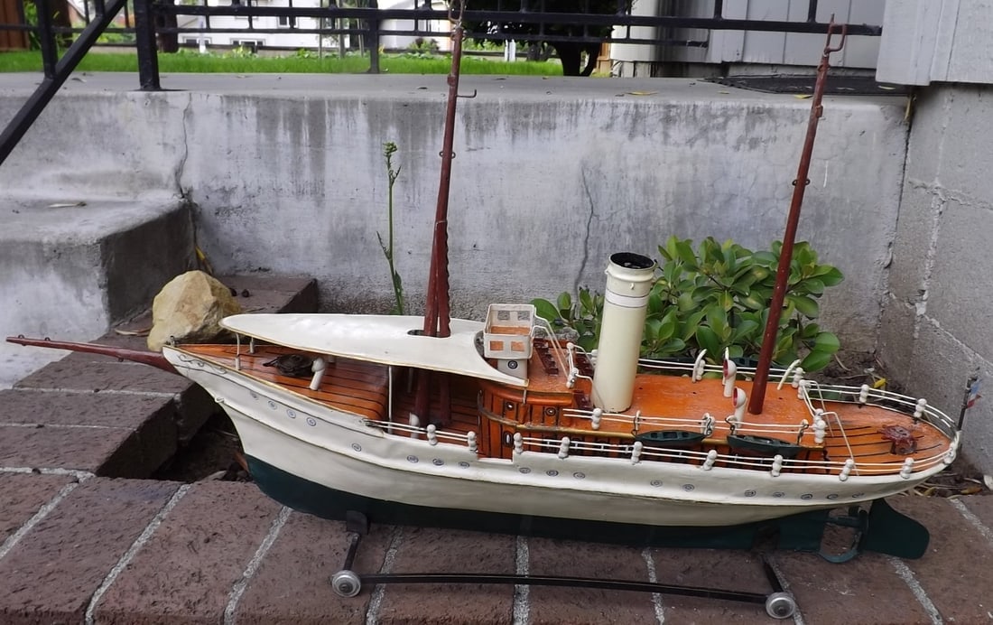 Marklin "Jolanta" , very large and powerful windup motor ,huge: 70 cm (28 in), tin and brass, c8. (1 of 6)