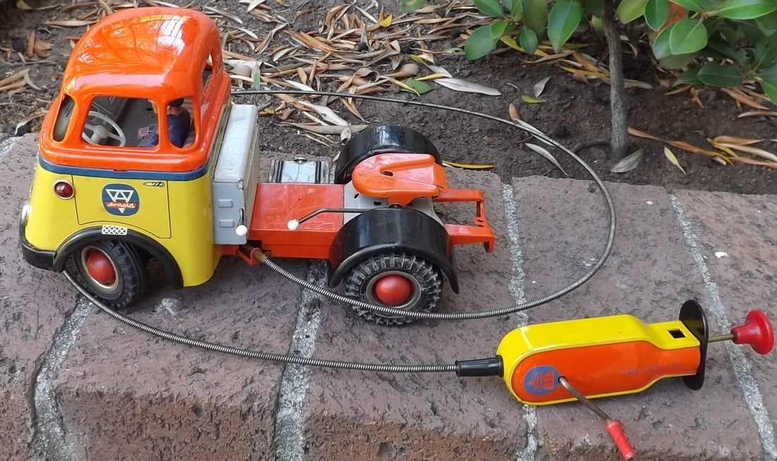 Arnold 9000 container tractor truck, Made in Western Germany , c9 in c8 box, with original (1 of 9)