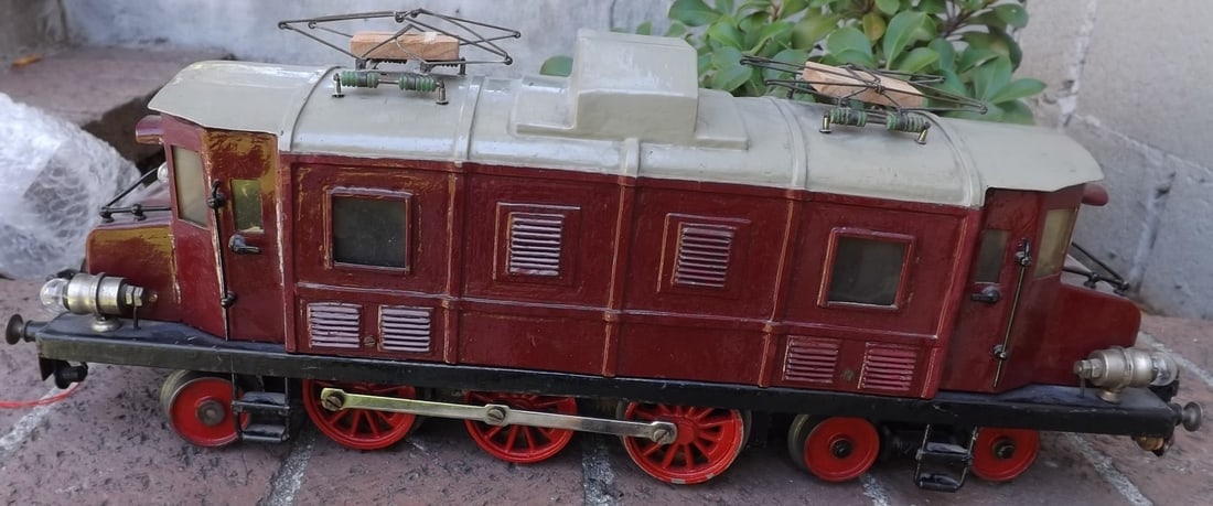 Hehr Gauge 1 brass 2-C-1 locomotive , Made in Germany,three rail DC, with interior lighting, working: Hehr Gauge 1 brass 2 C 1 locomotive , Made in Germany,three rail DC, with interior lighting, working headlights and working pantographs, c9. Reserve: $959.00 Shipping: Domestic: Flat rate of $75.00 to