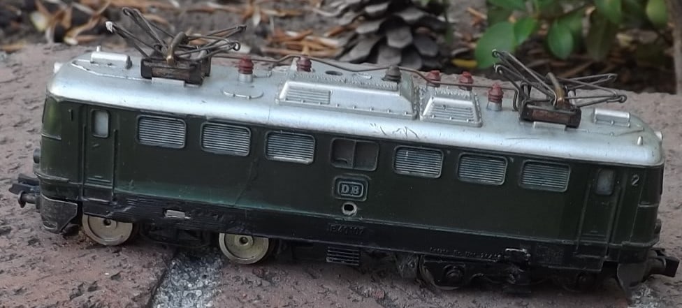 Made in Germany "Rokal" electric locomotive, working pantographs, TT scale , c7.: Made in Germany "Rokal" electric locomotive, working pantographs, TT scale , c7. Reserve: $39.00 Shipping: Domestic: Flat rate of $15.00 to anywhere within the contiguous U.S. International: Flate