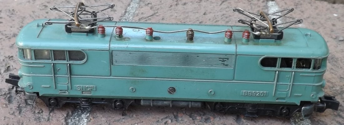Made in Germany "Rokal" electric locomotive, working pantographs, TT scale , c8. (1 of 5)