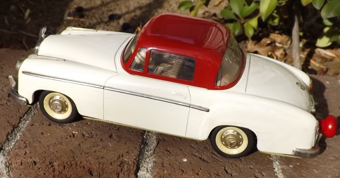 Schuco Rolfix 1080 (Made in Germany 1960), windup through a unique pull cord system, the rarest red - 4