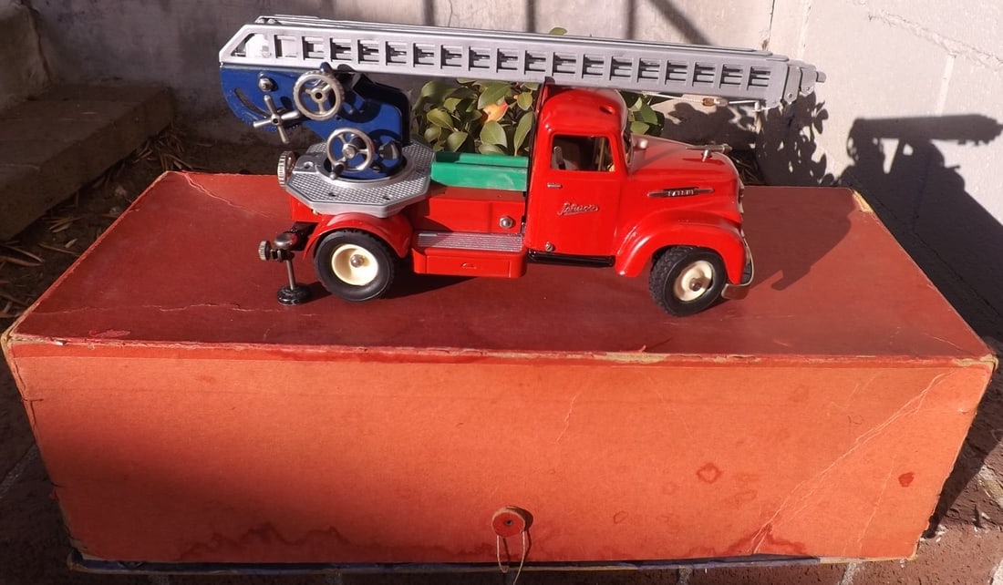 Schuco fire engine 6080 (Made in Germany 1960), battery operated, the rarer version with windup: Schuco fire engine 6080 (Made in Germany 1960), battery operated, the rarer version with windup operated horn, c10 in c7 box with all the accessories. Reserve: $1,279.00 Shipping: Domestic: Flat rate