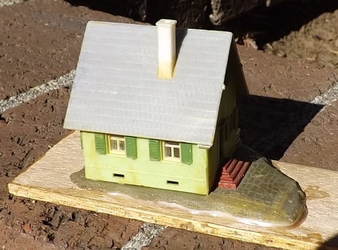 Little cabin, for TT scale railroad, Made in U.S.Zone Germany (1948-9), c9. - 3