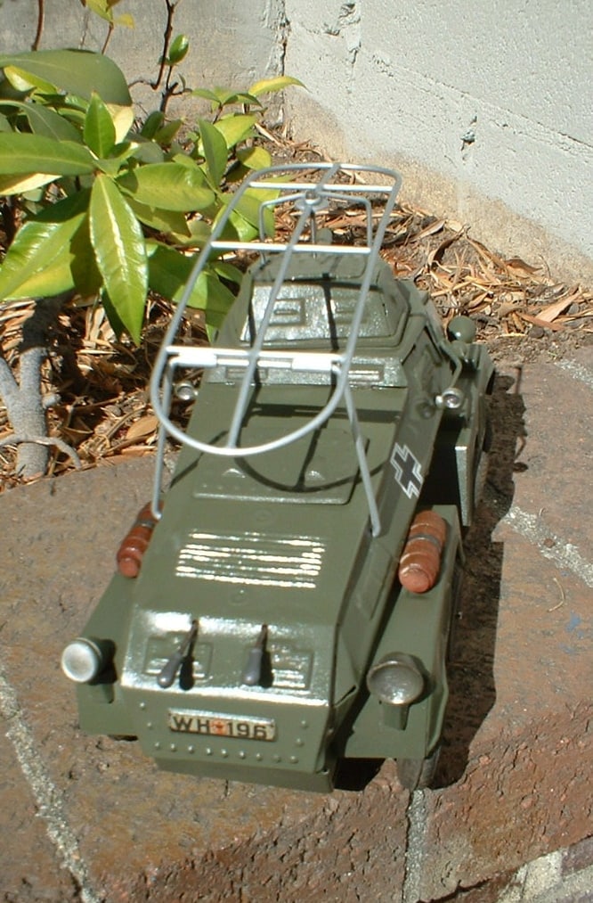 Tippco WH-196 "Panzerspahwagen" , 8 wheels, windup, forward/rear control and brake, c9.5.Two hatches - 4