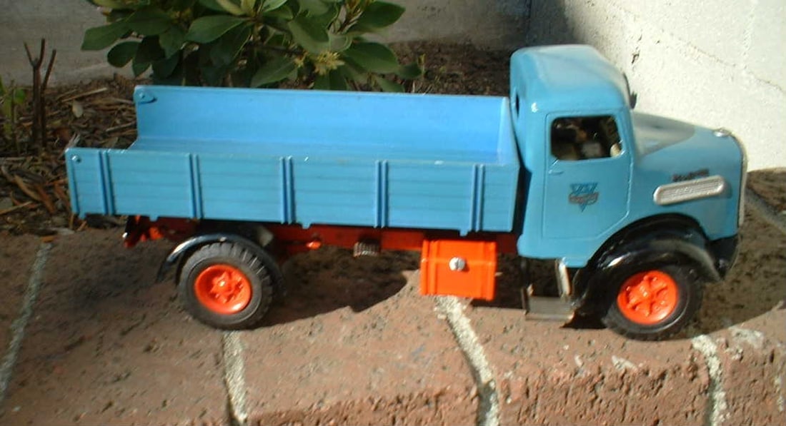 Arnold "MAN" tipper truck, Made in Germany, windup, c7.: Arnold "MAN" tipper truck, Made in Germany, windup, c7. Reserve: $359.00 Shipping: Domestic: Flat rate of $35.00 to anywhere within the contiguous U.S. International: Flate rate of $55.00 . Internatio