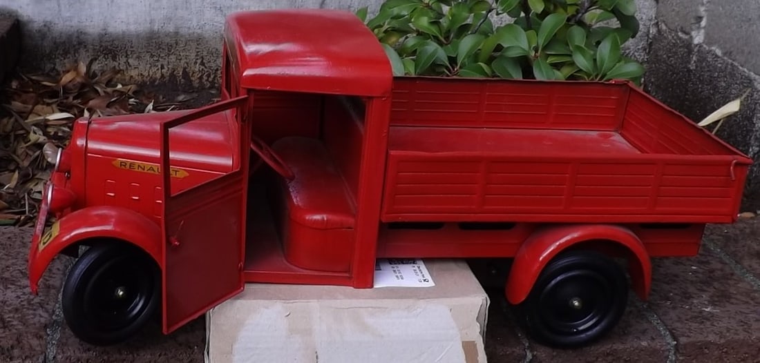 CIJ Renault "Camionage" windup truck, rack and pinion steering , Made in France 1930's, c9. - 6