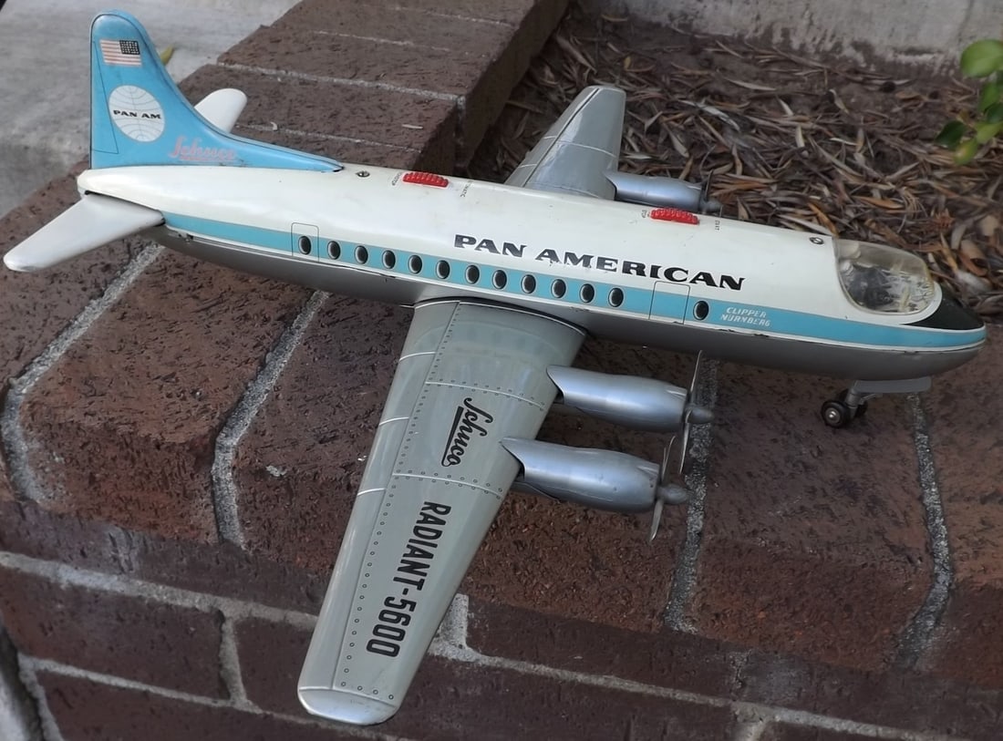 Schuco Radiant 5600 PanAm , the very much sought after Vickers Viscount plane type, with complex - 3