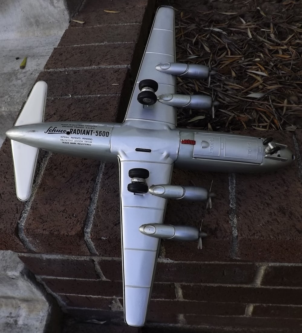 Schuco Radiant 5600 PanAm , the very much sought after Vickers Viscount plane type, with complex - 4