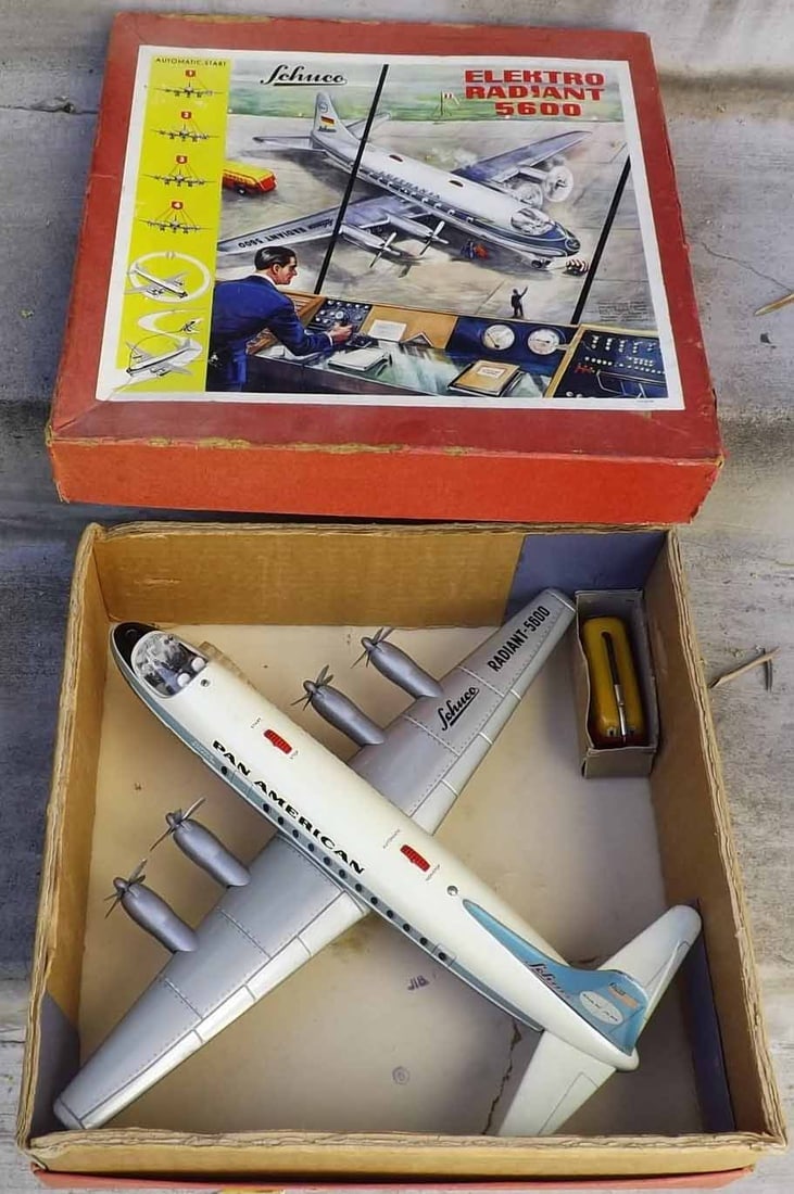 Schuco Radiant 5600 PanAm , the very much sought after Vickers Viscount plane type, with complex (1 of 11)