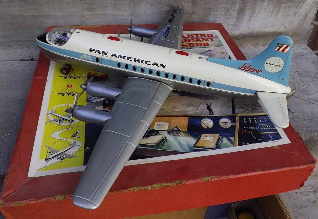 Schuco Radiant 5600 PanAm , the very much sought after Vickers Viscount plane type, with complex - 2