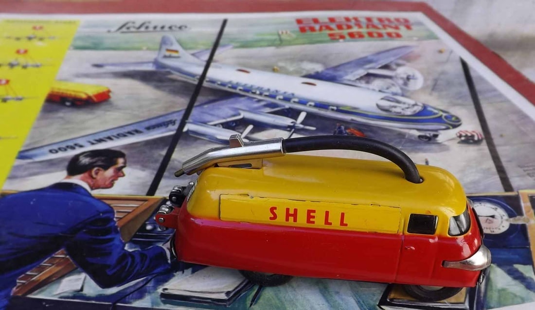 Schuco Radiant 5600 PanAm , the very much sought after Vickers Viscount plane type, with complex - 9