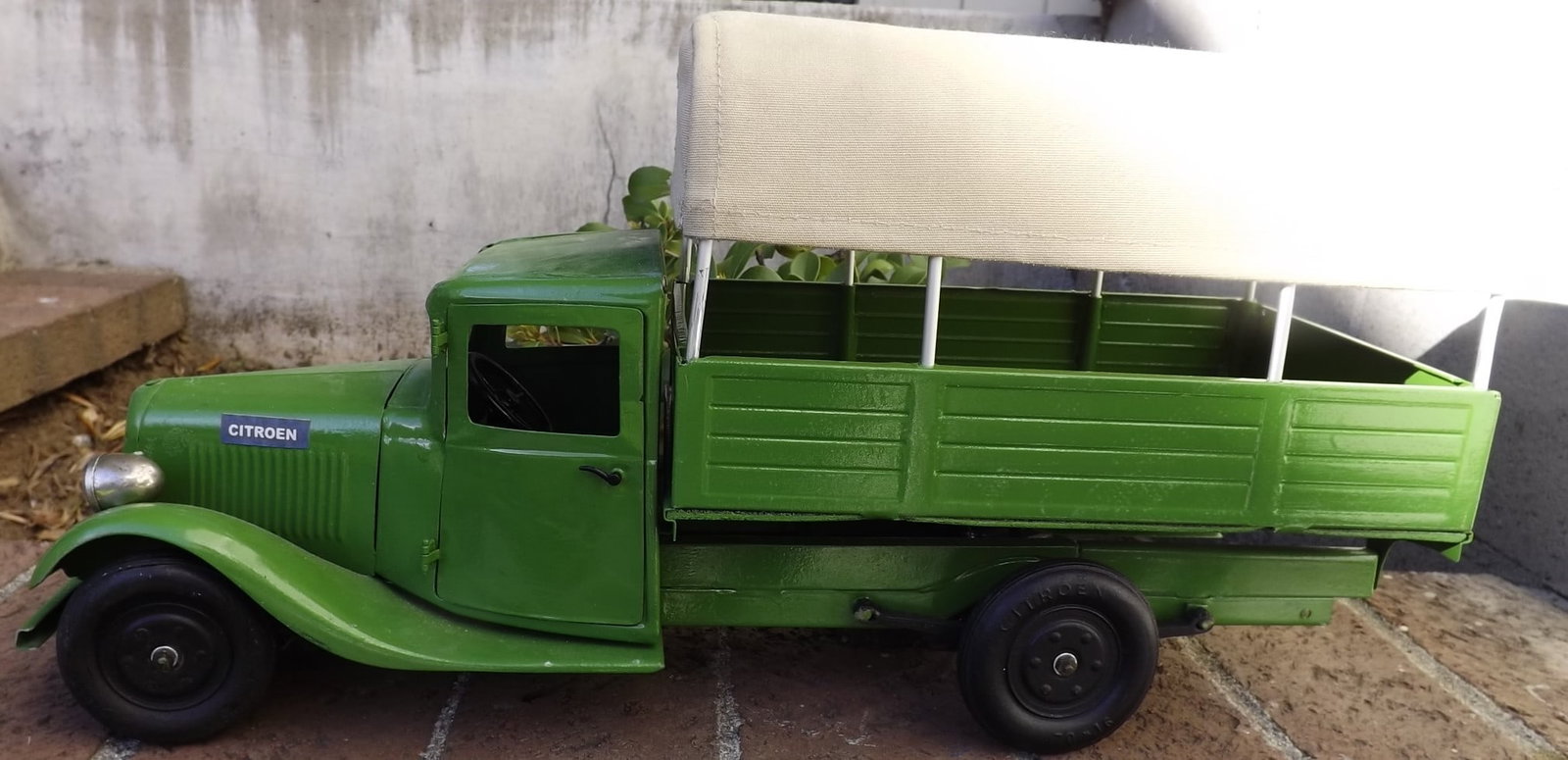 Jouets Citroen windup truck, rack and pinion steering , Made in France 1930's, restored to c9.: Jouets Citroen windup truck, rack and pinion steering , Made in France 1930's, restored to c9. Reserve: $1,119.00 Shipping: Domestic: Flat rate of $35.00 to anywhere within the contiguous U.S.