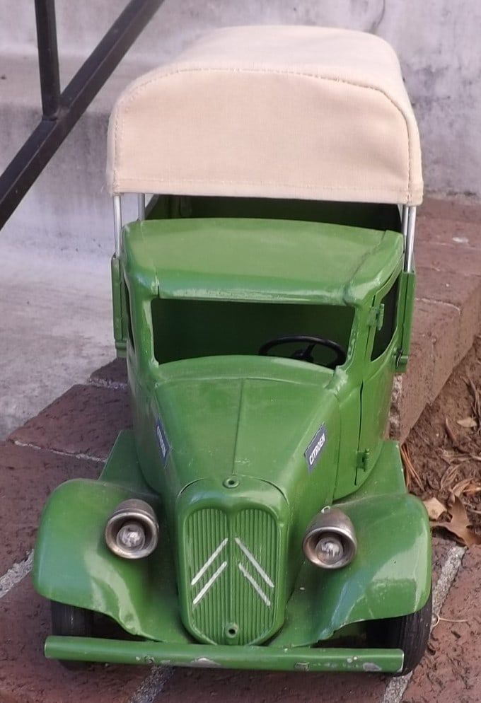 Jouets Citroen windup truck, rack and pinion steering , Made in France 1930's, restored to c9. - 3