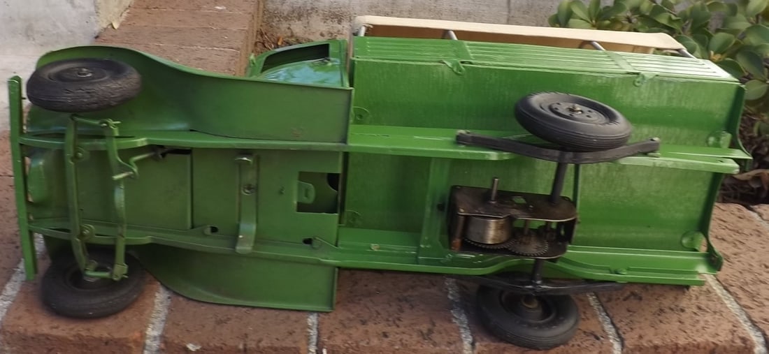 Jouets Citroen windup truck, rack and pinion steering , Made in France 1930's, restored to c9. - 6