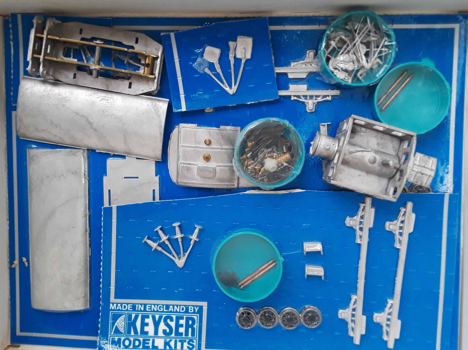 Keyser (UK) metal kit for "Glasskasten" German loco, c9 in c10 box, instructions, motor and Romford - 3