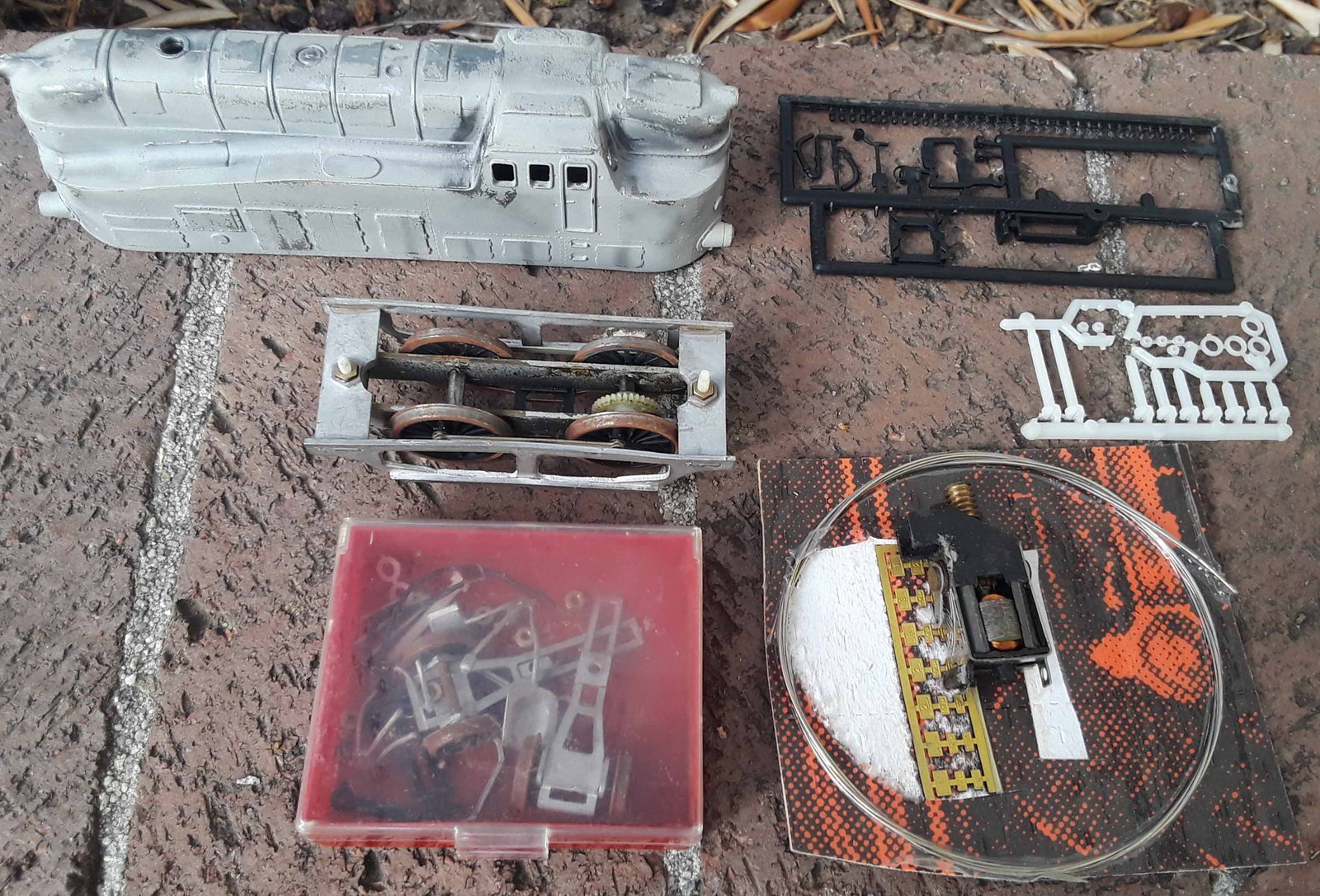 Keyser (UK) metal kit for streamlined tank loco L.B.E 121T (Type 60), c8 in c7 box, instructions, - 2