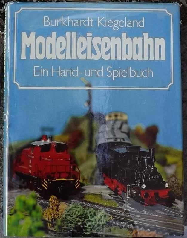 Model locomotive book.: Model locomotive book. Reserve: $40.00 Shipping: Domestic: Flat rate of $10.00 to anywhere within the contiguous U.S. International: Foreign shipping rates are determined by destination.