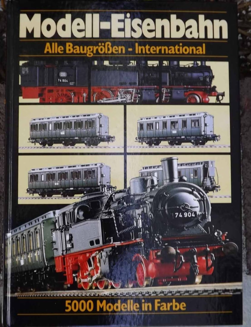 Model locomotive book.: Model locomotive book. Reserve: $40.00 Shipping: Domestic: Flat rate of $10.00 to anywhere within the contiguous U.S. International: Foreign shipping rates are determined by destination.