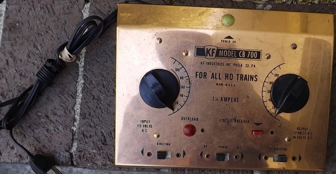 Dual train controller. (1 of 1)