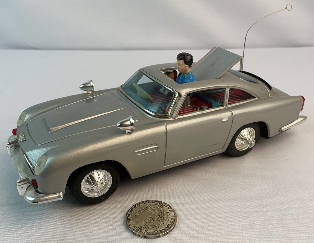 A.C.Gilbert James Bond Aston Martin DB5 (Made in Japan), the guns come out from the front ,battery: A.C.Gilbert James Bond Aston Martin DB5 (Made in Japan), the guns come out from the front ,battery operated, with "rat tat tat" sound and flickering fire, the "bad guy" gets ejected from his seat