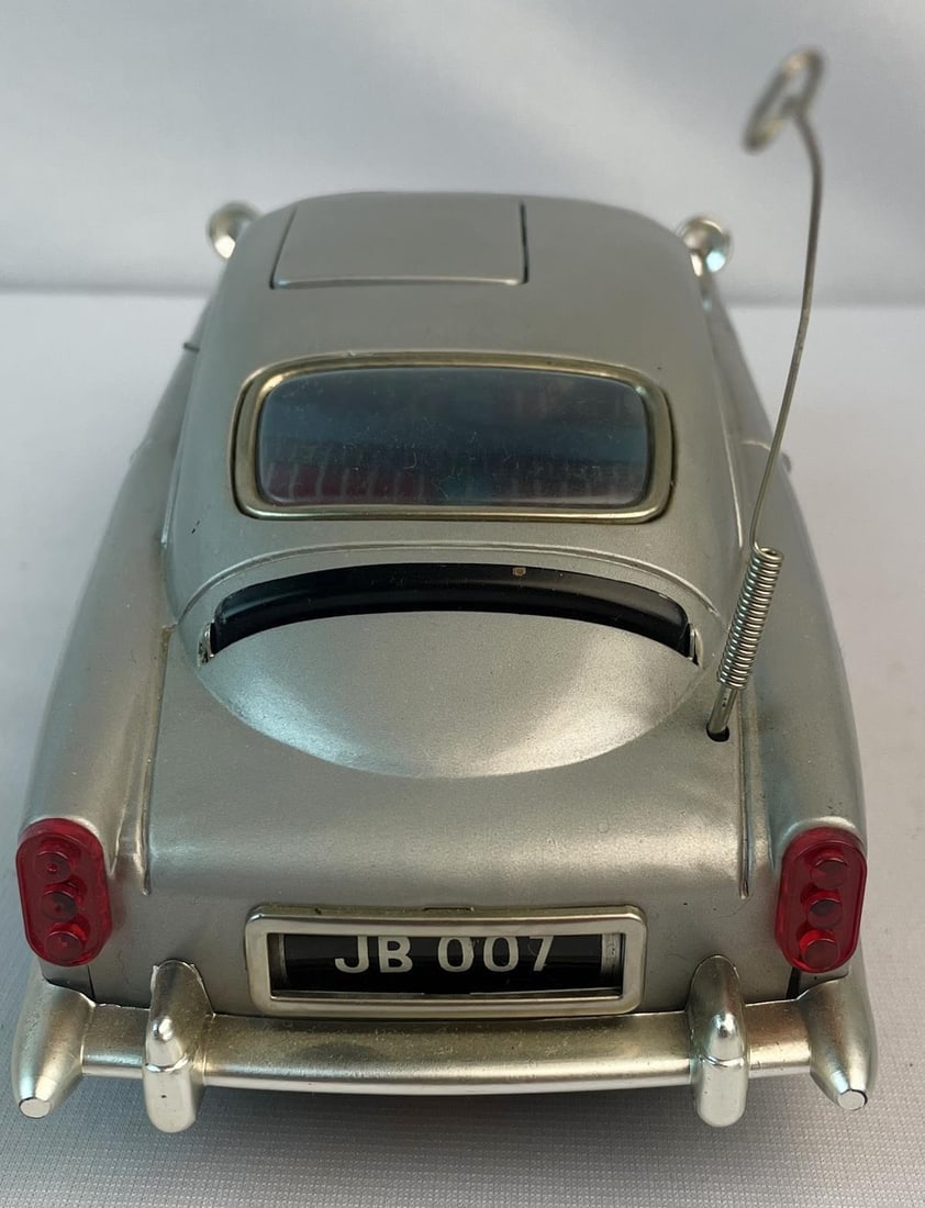 A.C.Gilbert James Bond Aston Martin DB5 (Made in Japan), the guns come out from the front ,battery - 4