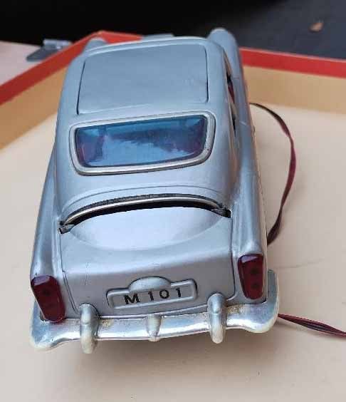Aoshin James Bond Aston Martin DB5 (Made in Japan), the guns come out from the front ,battery - 2