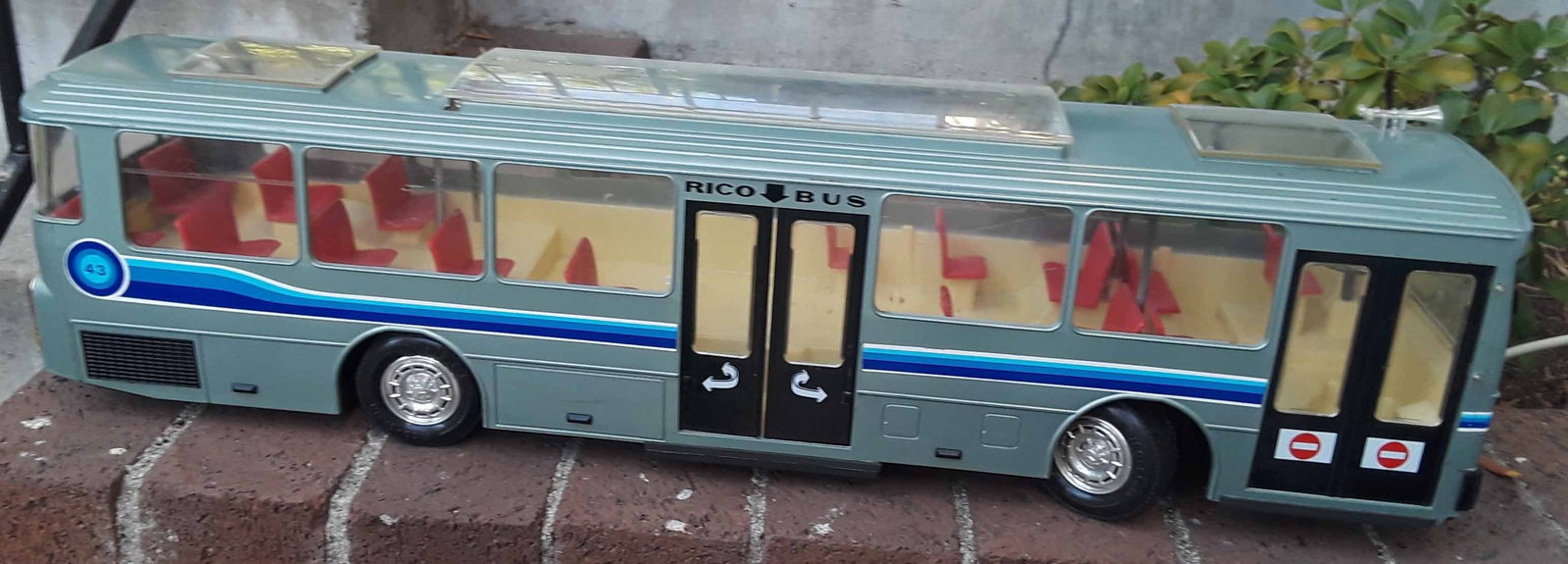 Rico Mercedes bus (made in Spain), c9, battery operated, multiple functions: 1.idling, 2.forward, (1 of 7)