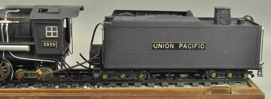 Challenger 4-6-6-4, gauge 3 3/4 electric, made of steel and brass, c10, front truck is separated but - 3