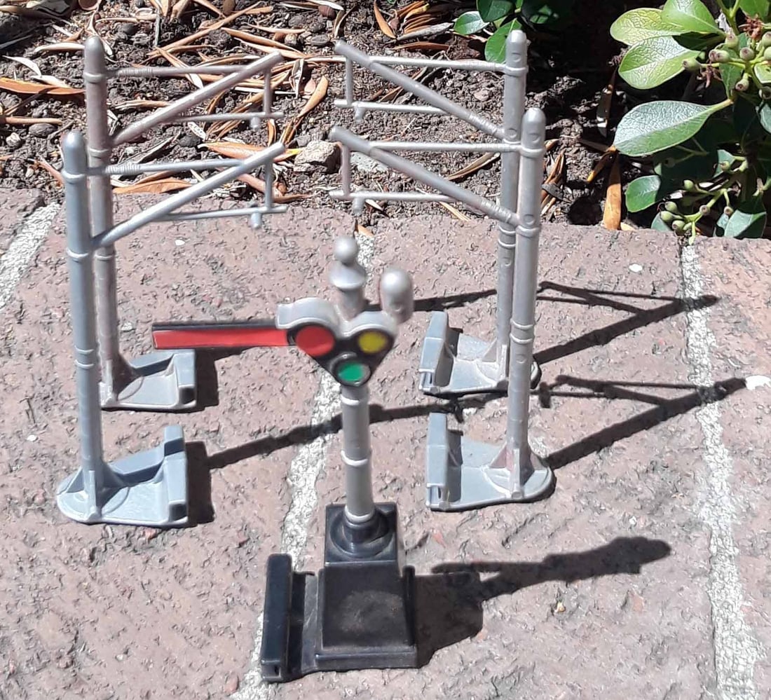 HO scale poles and signal, c9.: HO scale poles and signal, c9. Reserve: $20.00 Shipping: Domestic: Flat rate of $12.00 to anywhere within the contiguous U.S. International: Flate rate of $25.00 . International shipping may be