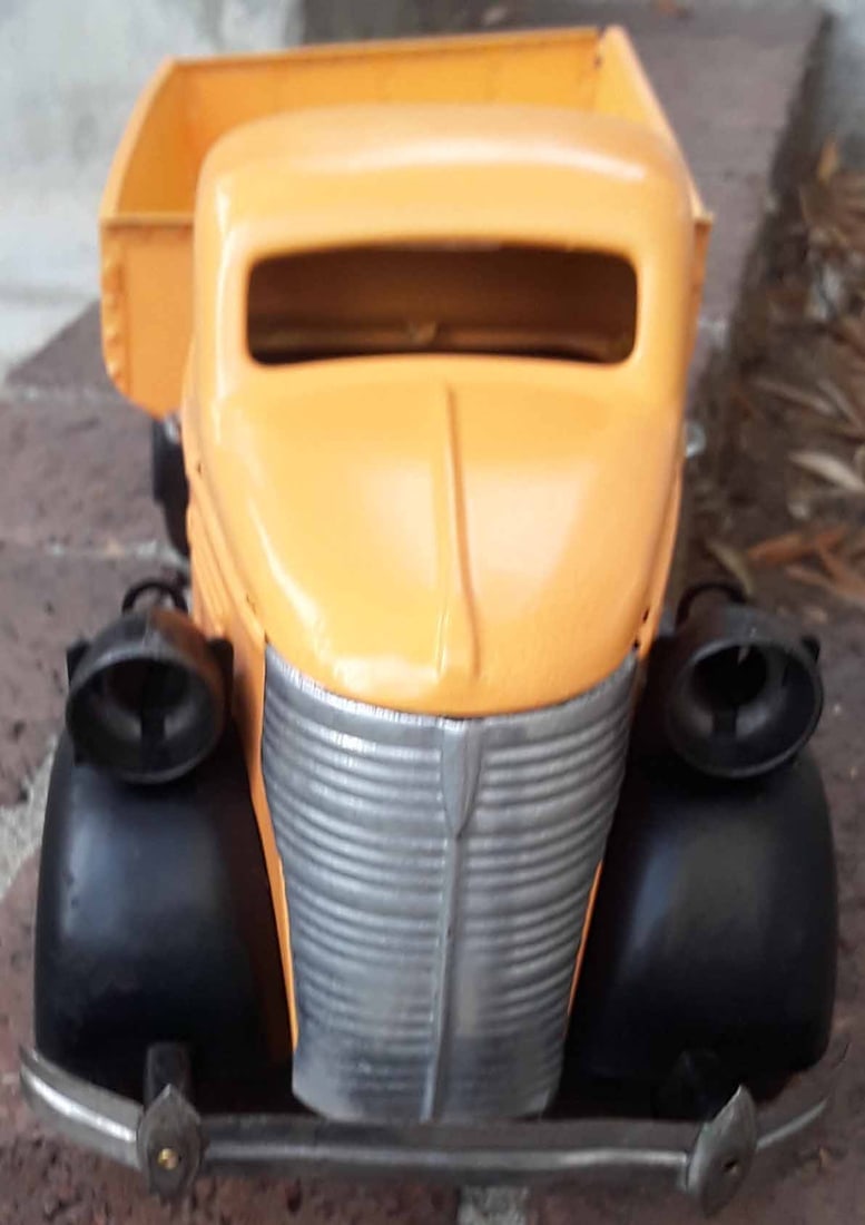 VeBe dump truck with original driver (Made in France cca 1950), c9. - 2
