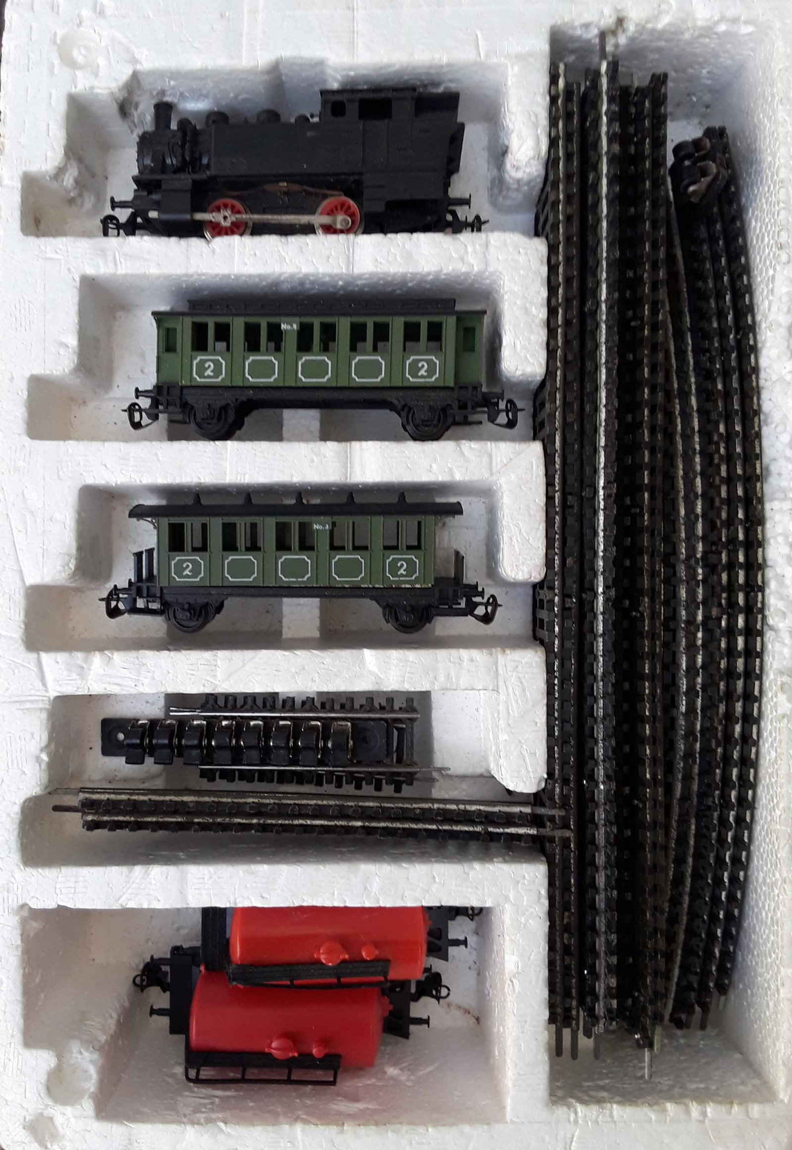 Berliner TT Bahn trainset , Made in Germany , TT scale, c9. (1 of 3)
