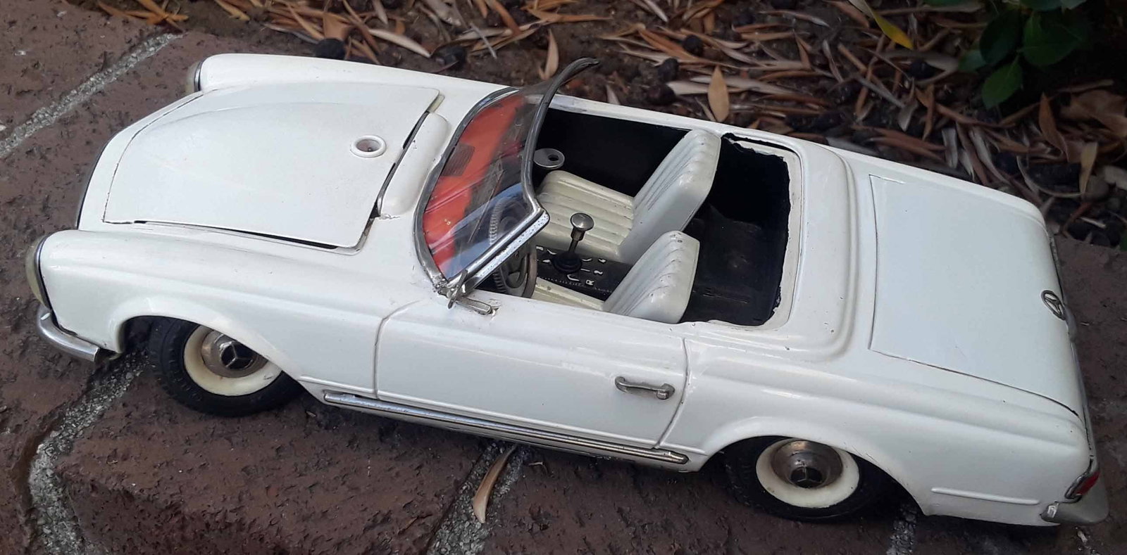 Schuco 5500 Real, model of Mercedes 230SK , Made in Germany , steel and brass construction.The (1 of 6)