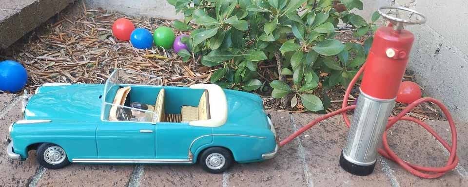 Tippco (made in Germany) Mercedes 220s, electric version, remote steering, forward/reverse, c9.5 .: Tippco (made in Germany) Mercedes 220s, electric version, remote steering, forward/reverse, c9.5 . Reserve: $956.00 Shipping: Domestic: Flat rate of $45.00 to anywhere within the contiguous U.S.