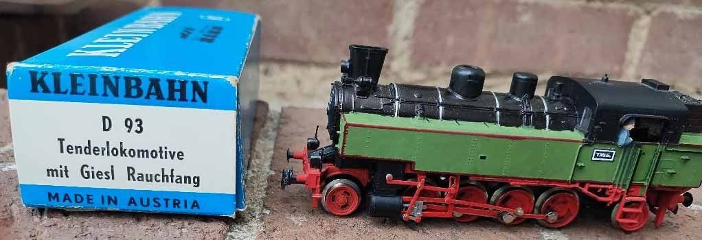 Kleinbahn HO scale tank locomotive D93 (made in Austria),with miniarure mechanic and fireman, c10 .: Kleinbahn HO scale tank locomotive D93 (made in Austria),with miniarure mechanic and fireman, c10 . Reserve: $156.00 Shipping: Domestic: Flat rate of $25.00 to anywhere within the contiguous U.S. Inte