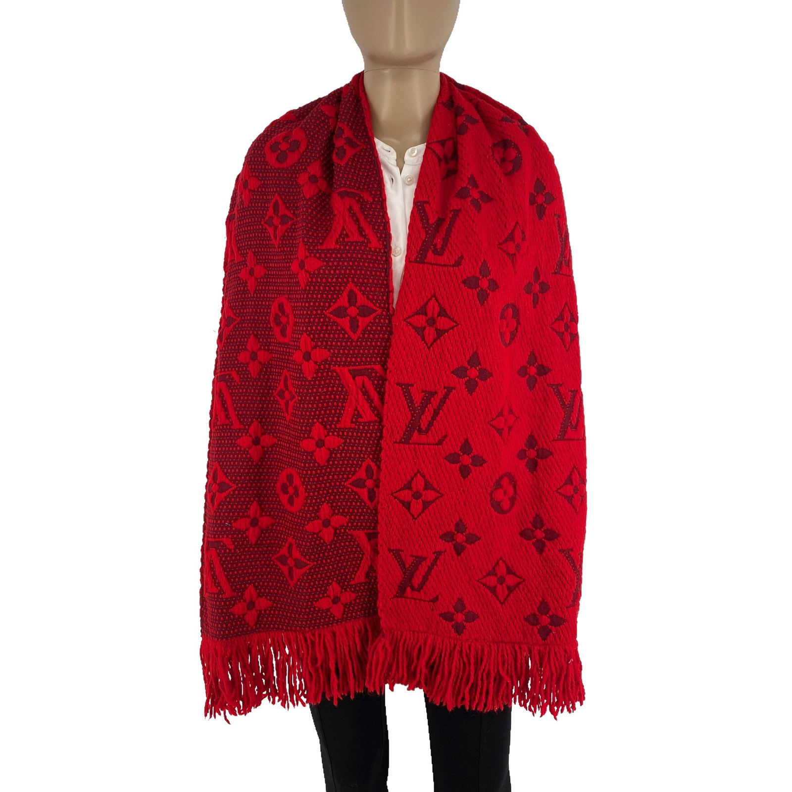 Louis Vuitton Bright Red Thick Wool & Silk Scarf: Title: Louis Vuitton Bright Red Thick Wool & Silk Scarf Brand:Louis Vuitton Date/Period: Vintage Materials:94% Wool 6% Silk Size:One Size Description:Louis Vuitton Bright Red Thick Wool & Silk Scarf R