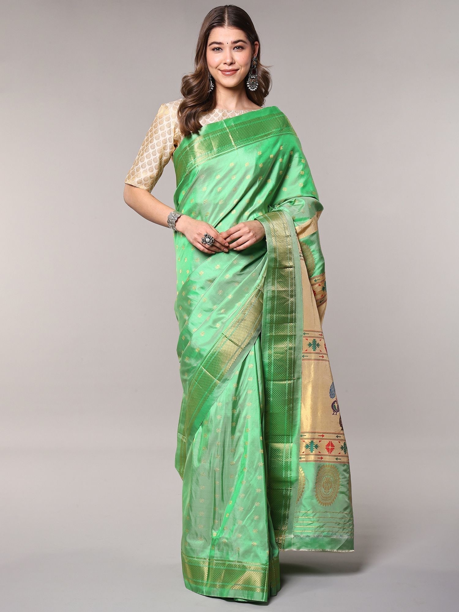 Vibrant-Green Floral Bootis woven Pure Silk Paithani Saree with Golden Thread work All-Over and: Title:Vibrant-Green Floral Bootis woven Pure Silk Paithani Saree with Golden Thread work All-Over and Peacocks Pallu Reference:itemcode : CA0019 Reserve: $409.00 Shipping: Domestic: Shipping rates