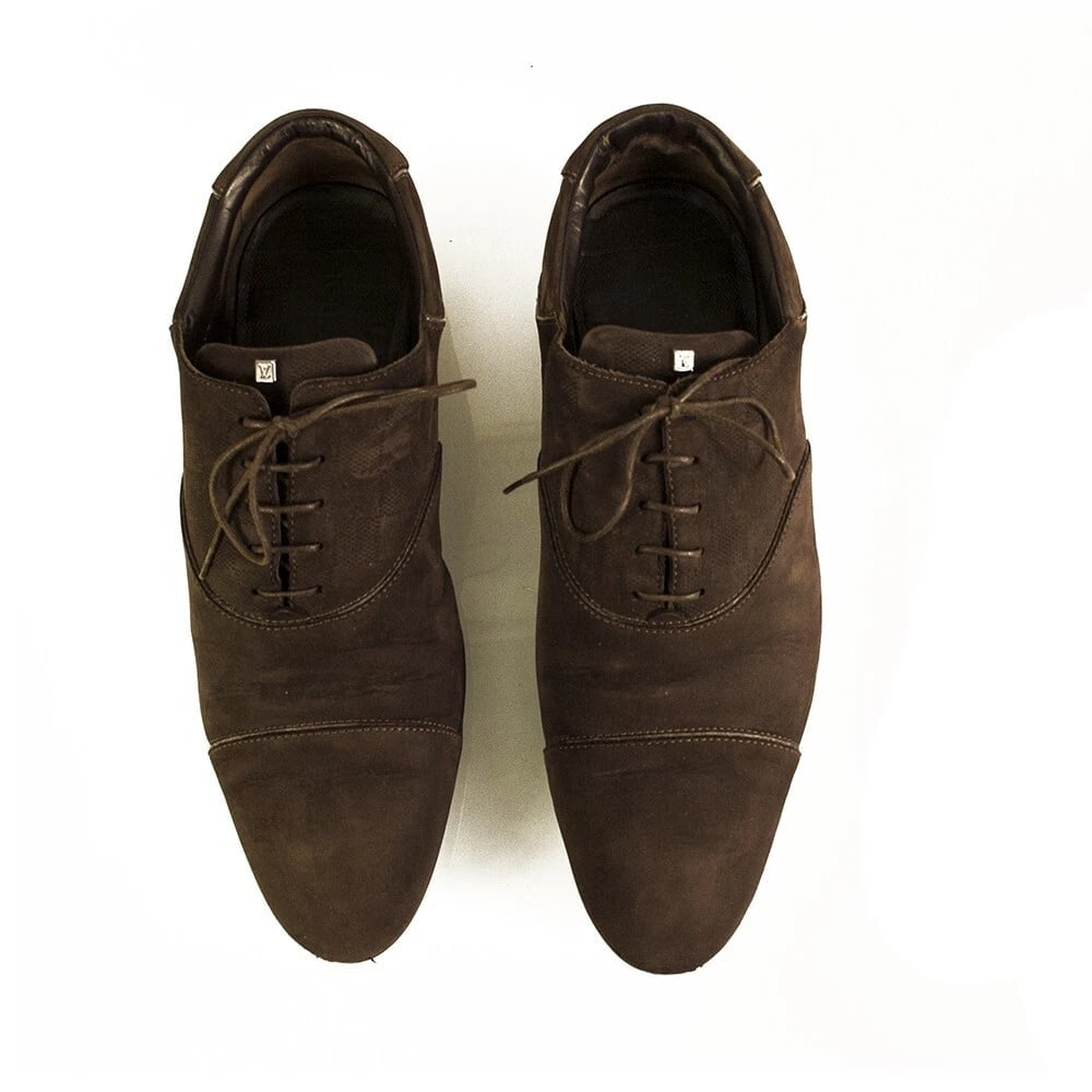 Louis Vuitton Men's Brown Damier Embossed Oxfords Rubber Sole Lace Up Shoes 8: Title:Louis Vuitton Men's Brown Damier Embossed Oxfords Rubber Sole Lace Up Shoes 8 Description:Louis Vuitton Men's Brown Damier Embossed Oxfords Rubber Sole Lace Up Shoes 8 This version of the Louis