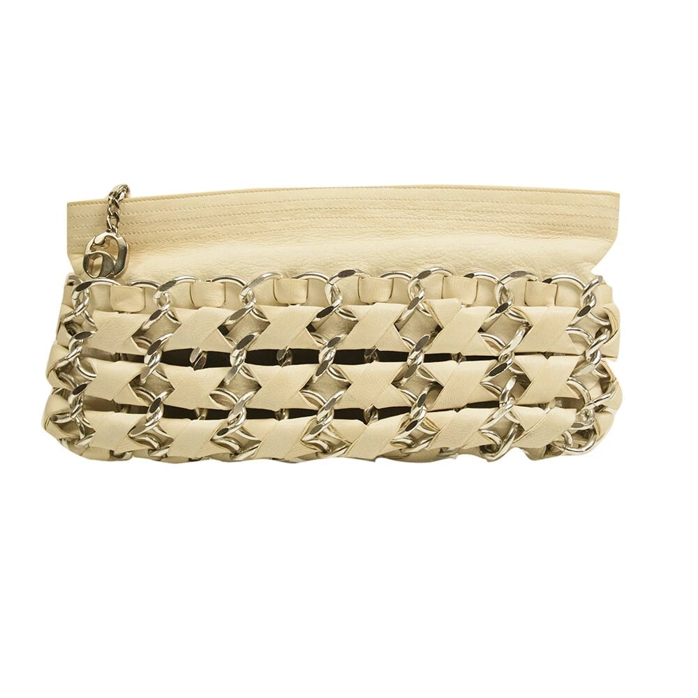 RODO off white intertwined leather with silver chains clutch bag Handbag: Title:RODO off white intertwined leather with silver chains clutch bag Handbag Description:RODO off white intertwined leather with silver chains clutch bag Handbag This RODO clutch bag is a top