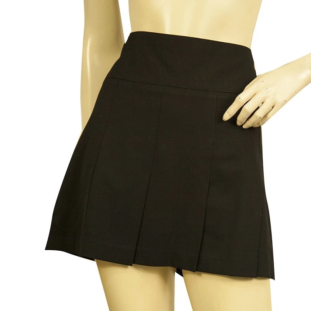 Burberry Black Woolen Pleated Mini Length Skirt size UK 8, US 6: Title:Burberry Black Woolen Pleated Mini Length Skirt size UK 8, US 6 Description:Burberry Pleated Black Double breasted Cotton Mini skirt engraved buttons size 8 Burberry Black Woolen Pleated Mini